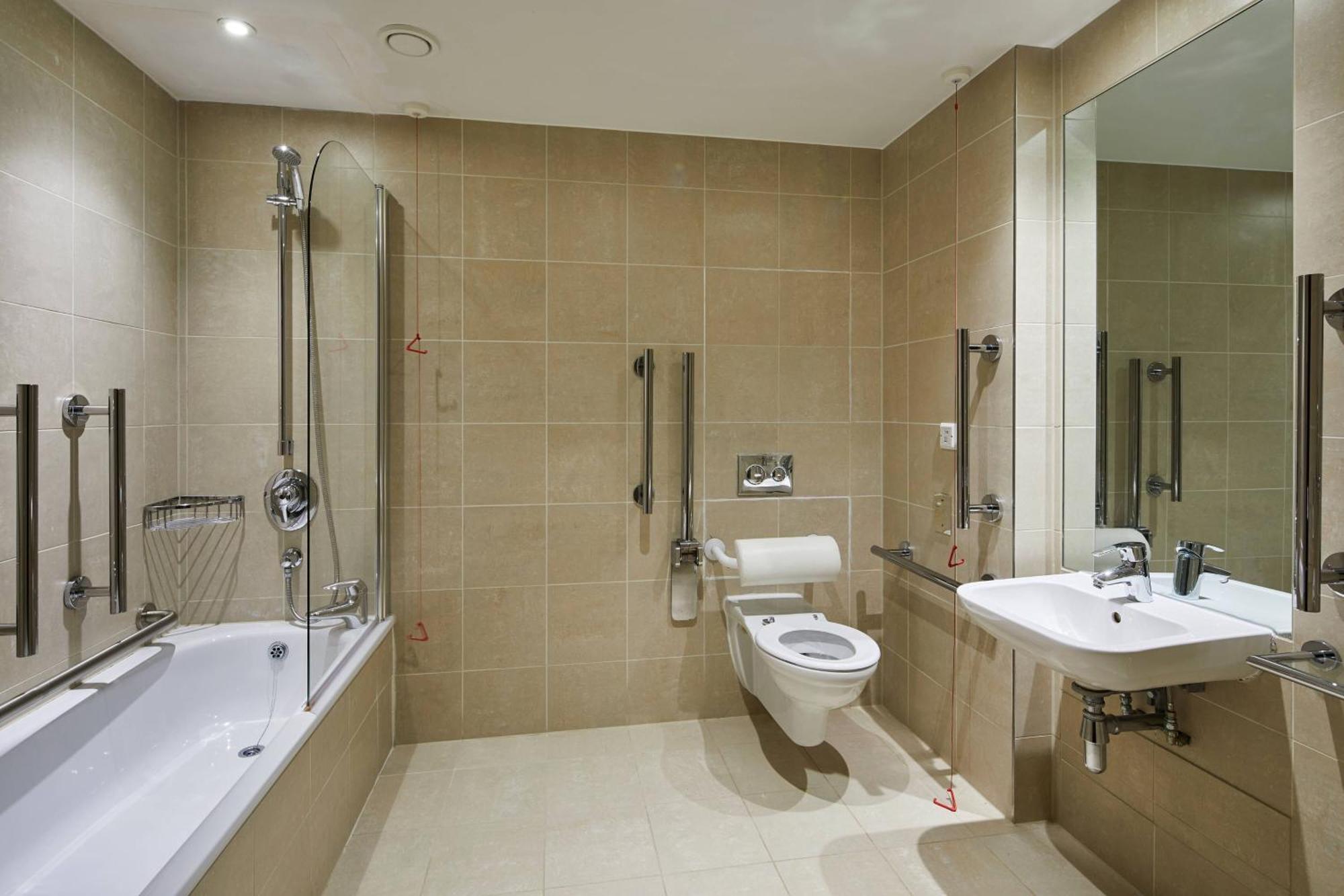 Lingfield Park Marriott Hotel & Country Club Buitenkant foto