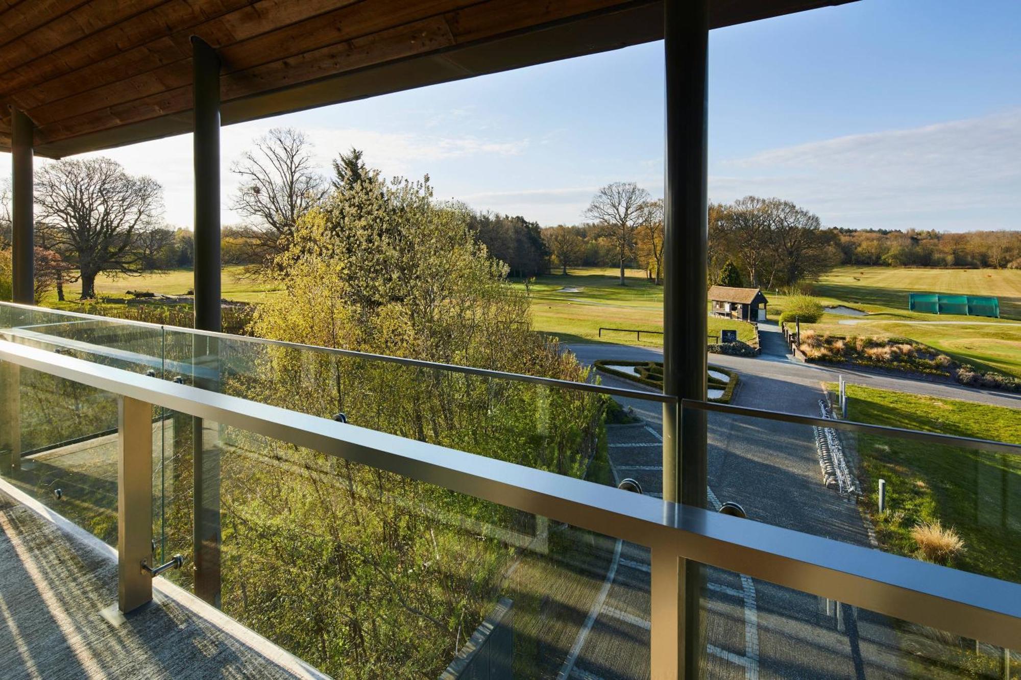 Lingfield Park Marriott Hotel & Country Club Buitenkant foto