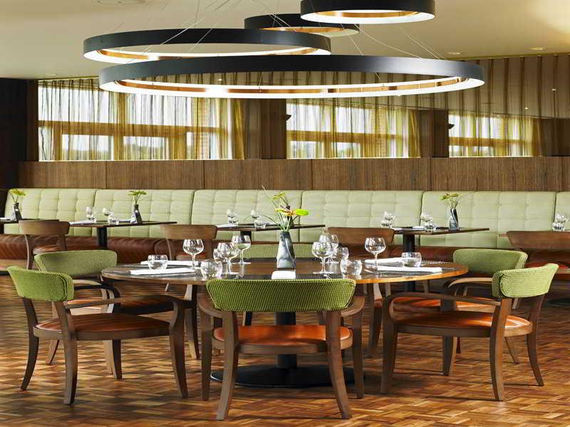Lingfield Park Marriott Hotel & Country Club Buitenkant foto