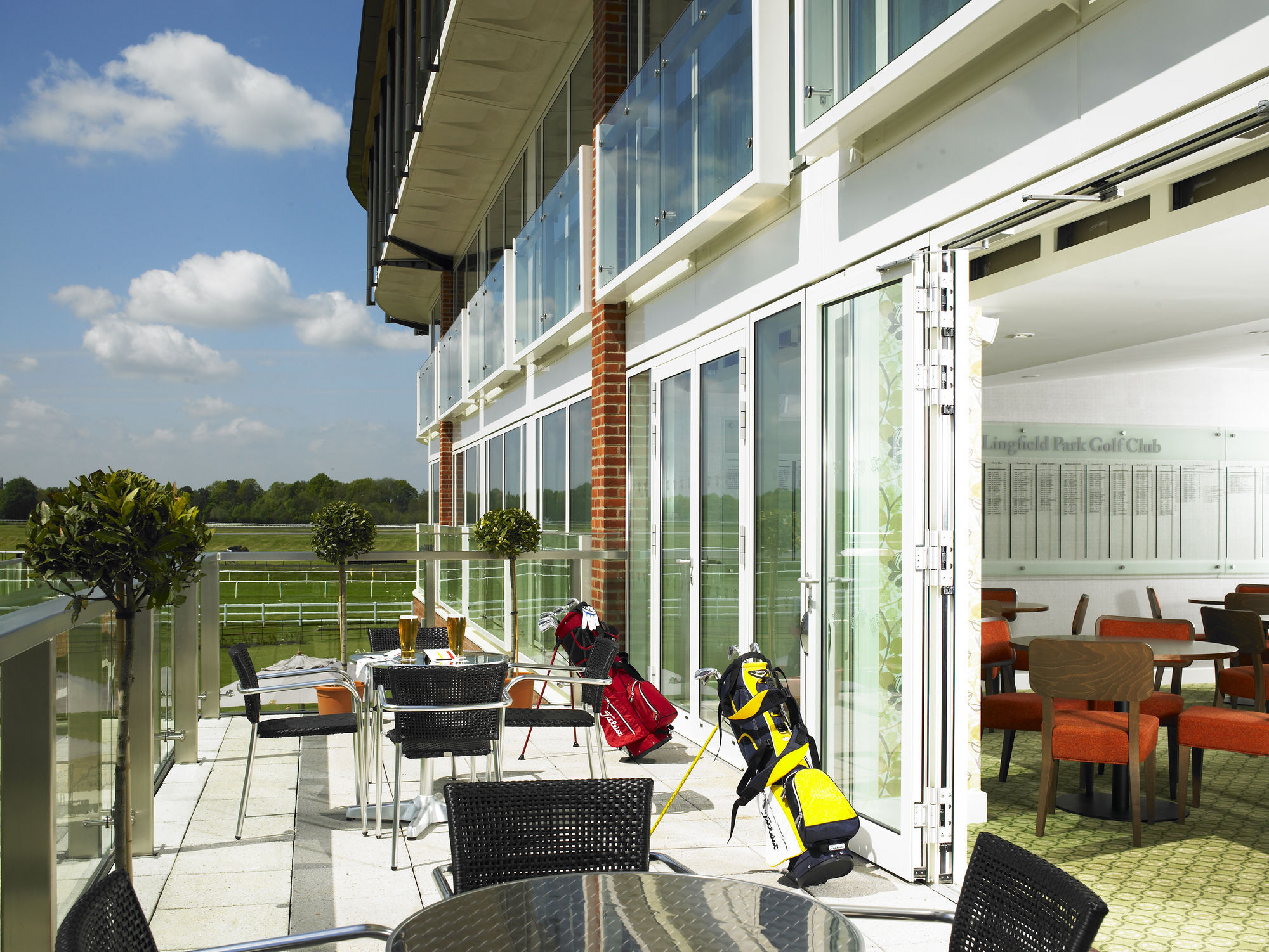 Lingfield Park Marriott Hotel & Country Club Buitenkant foto